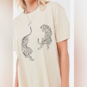 Urban Outfitters Oversized Tiger Tee S/M